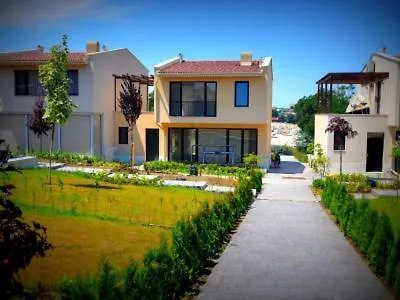 Nelly's House * Arapya